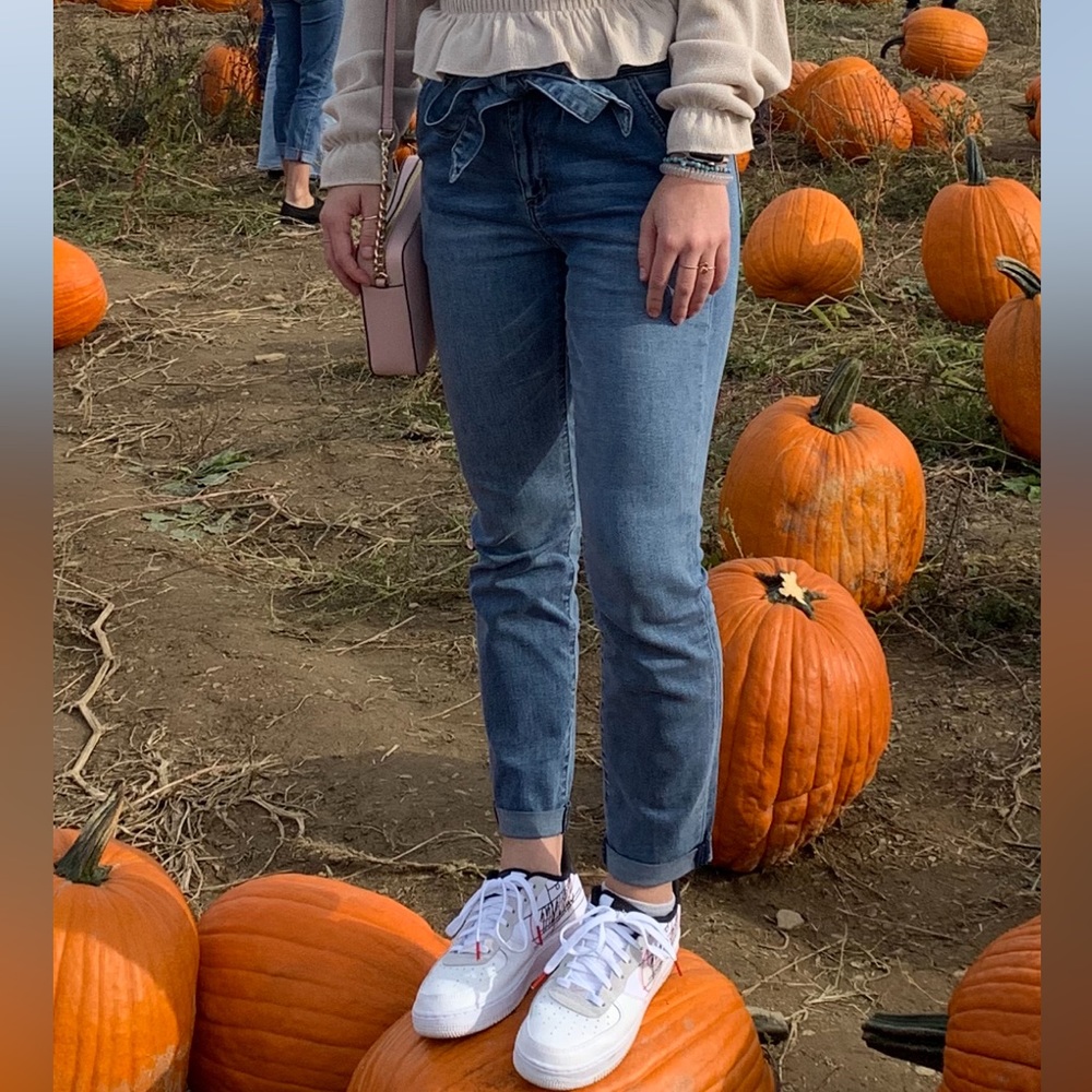 women’s jeans with belt!